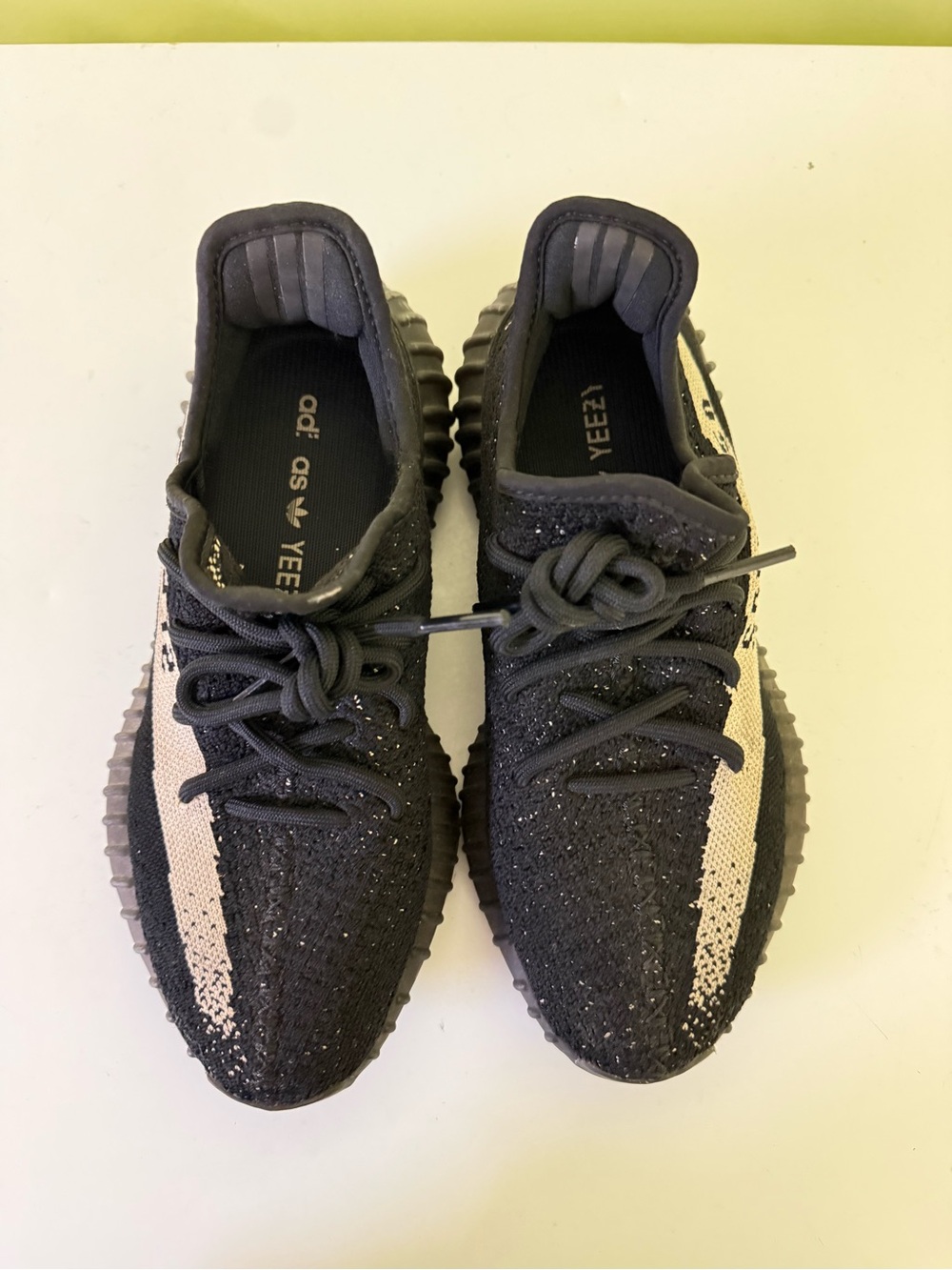 adidas Yeezy Boost 350 V2 Oreo Sneakers - US 6